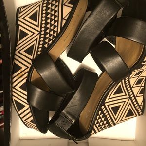 Black wedge with Aztec print bottom